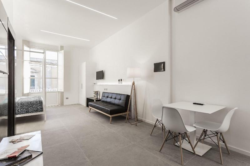Nostos & 3* Syracuse